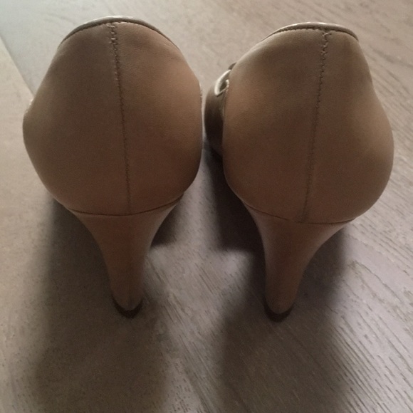 Antonio Melani Tan Peep Toe Wedge Heels - Picture 3 of 6